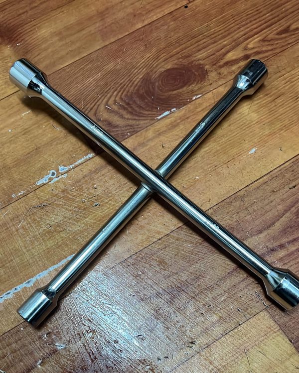 LLAVE DE CRUZ PARA AUTOS