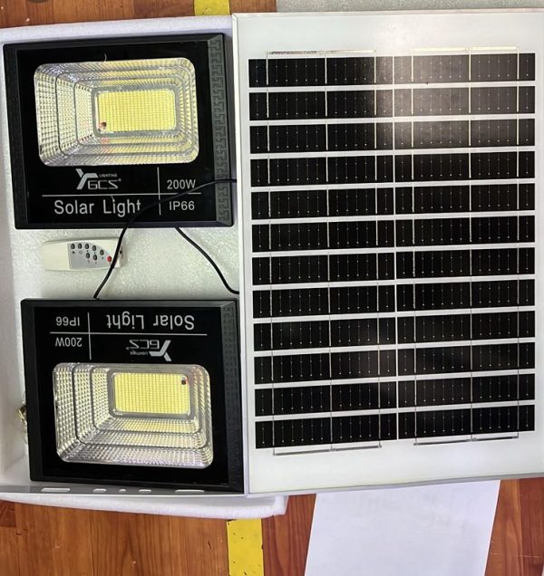 FOCO DOBLE CON PANEL SOLAR DE 200W+200W