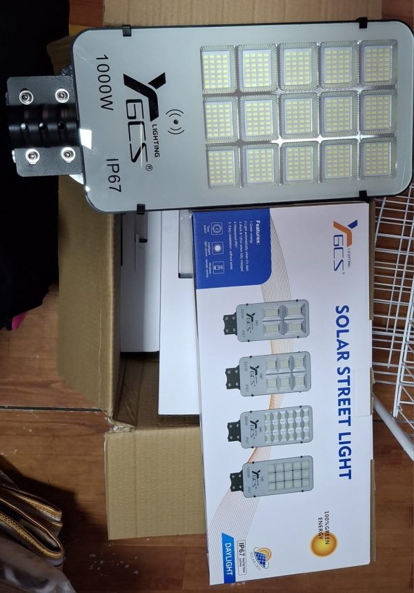 FOCO SOLAR IP67 CON SENSOR DE MOVIMIENTO DE 1000 WATS